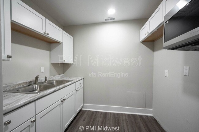 Photo - 2060 N Delaware St Unit Apt 3