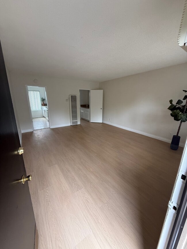 Photo - 999 Locust St Unidad 17