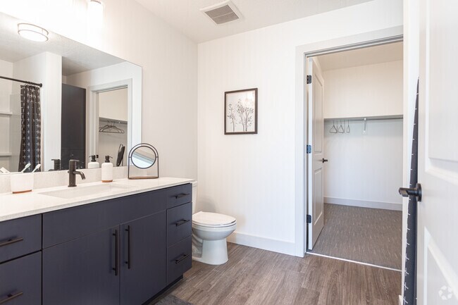 2BR, 2BA - 1,034SF