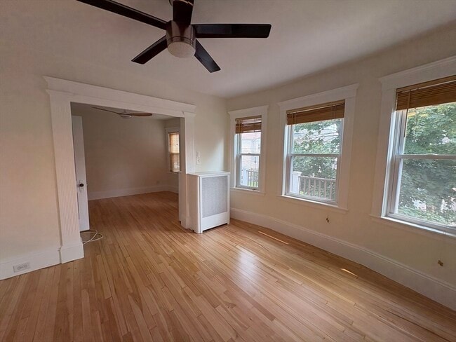 Photo - 139 W Adams St