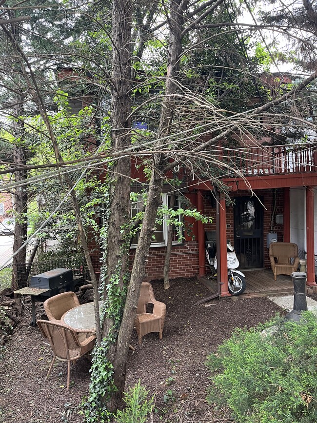 Building Photo - 142 Webster St NE Unit Loft Bedrooms