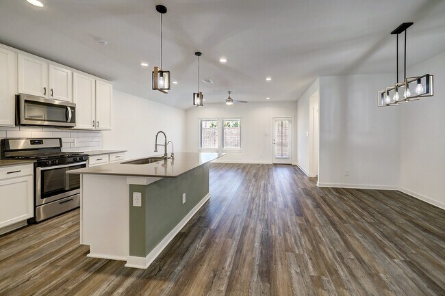 Photo - 6802 Telford Holw Trl