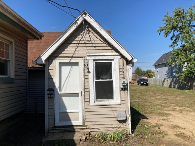 Building Photo - 1625 Navarre Rd SW