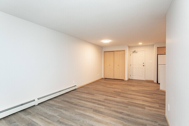 Photo - Lonsdale Court