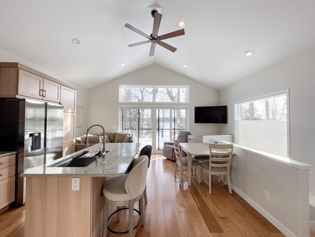 Building Photo - 8073 Outer Dr S
