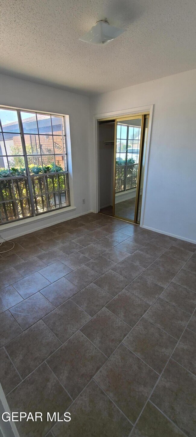 Photo - 8607 Mettler Dr