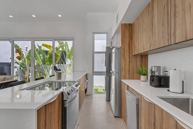 Photo - 2345 SW 16th St Unit ID1234540P
