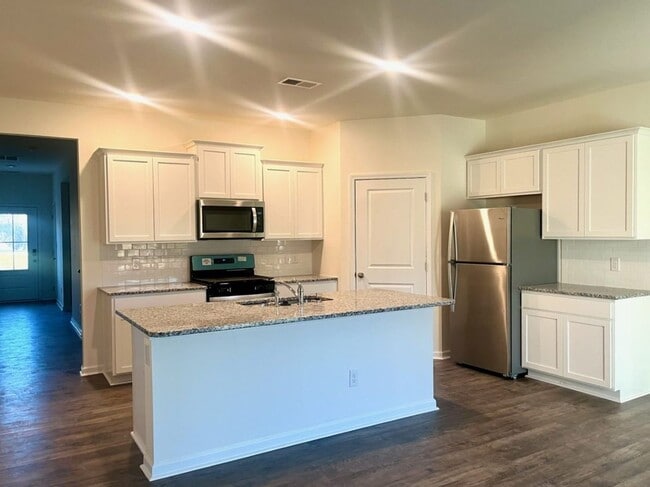 Photo - 4 Bedroom / 2 Bath Home Kingsport, TN