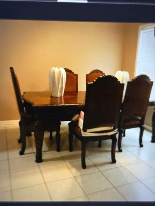 Building Photo - 11217 North Oakwood Drive