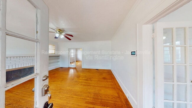 Photo - 231 W 10th St