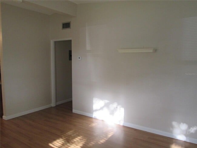 Photo - 770 Baffie Ave