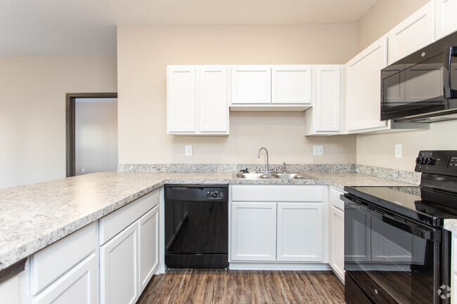 2BR, 2BA - 1,104 SF - The Buckeye