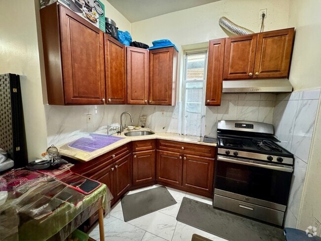 Building Photo - 3056 Perry Ave Unit First floor Rental