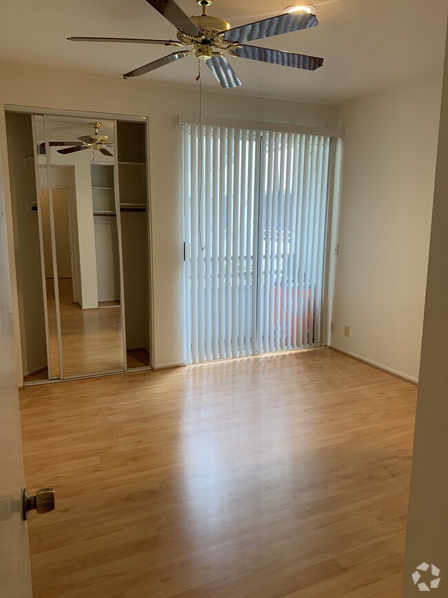 Building Photo - 500 S Berendo St Unit Berendo Rental