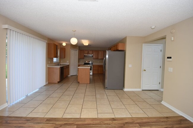 Photo - 27 Riverdale Ln