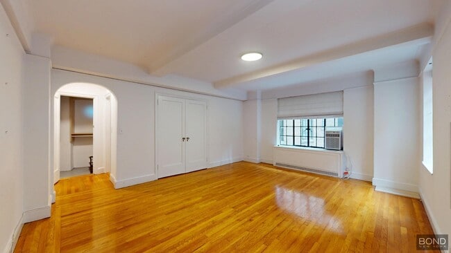 Building Photo - 1 Christopher St Unit 3j Rental