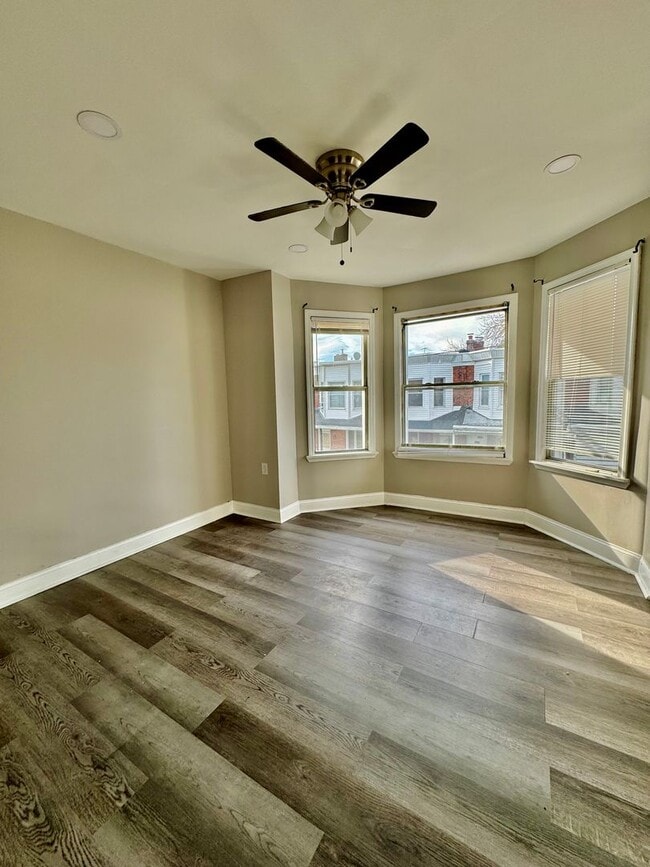 Photo - 123 N Sickels St