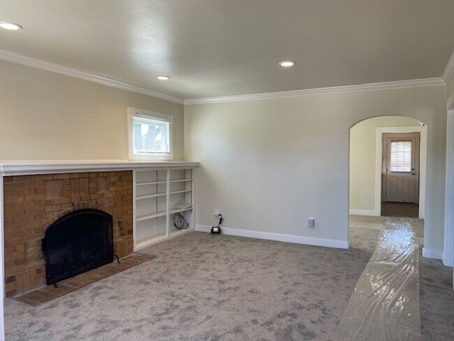 122 Nueva Ave Unit B