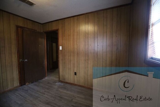 Photo - 2 bed, 1 bath apartment - HUD accepted!!