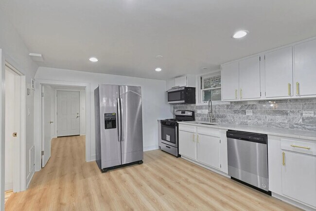 Photo - 2735 N Mozart St