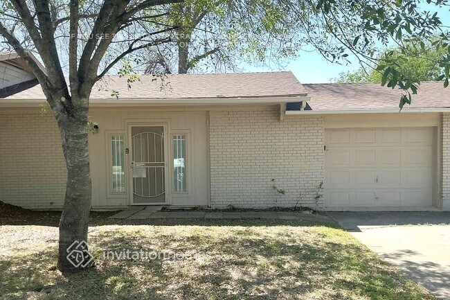 Photo - 221 Ellis St