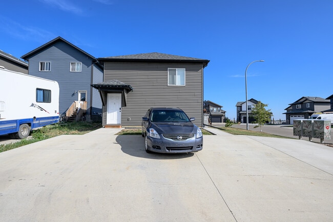 Photo - 13402-13104A 104A St