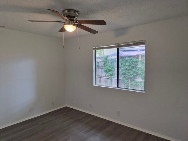 Master bedroom - 1104 Woodlief Trl