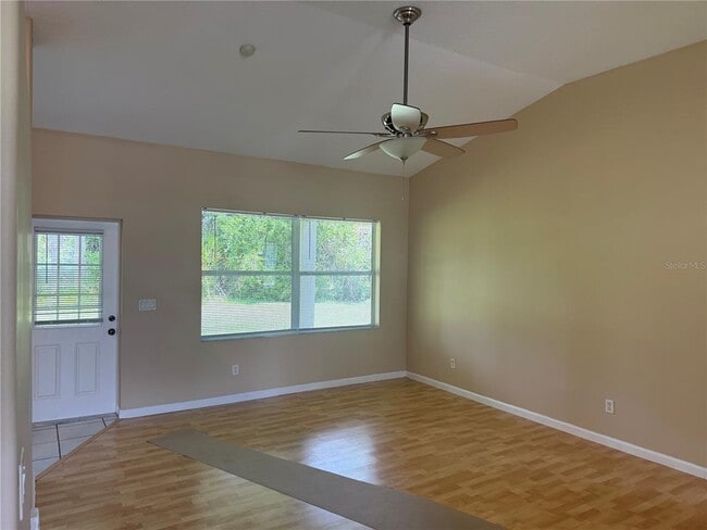 Photo - 18 Poinbury Dr