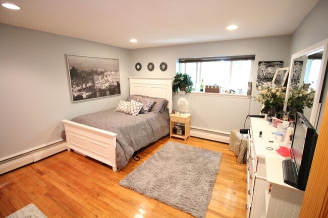 Photo - 2 BED WITH PARKING AND LAUNDRY IN UNIT ON THE ALLSTON/BRIGHTON/BROOKLINE LINE