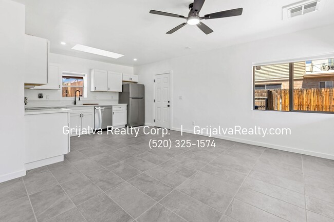 Photo - 3219 E Flower St