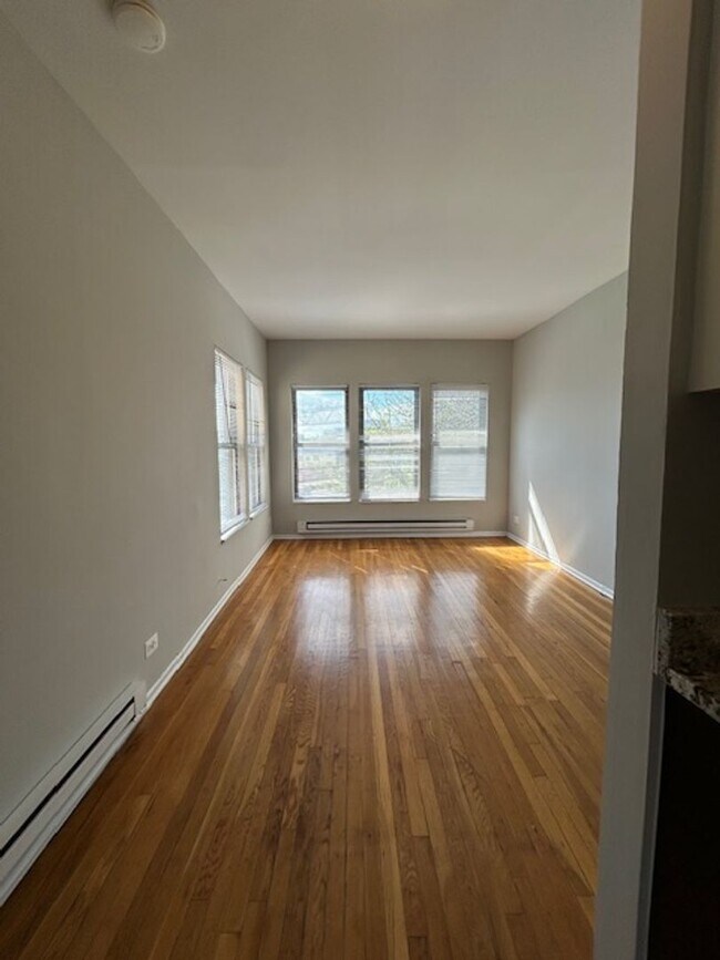Photo - East Rogers Park One Bedroom *Income Guidelines Apply* Unit 1724-3B