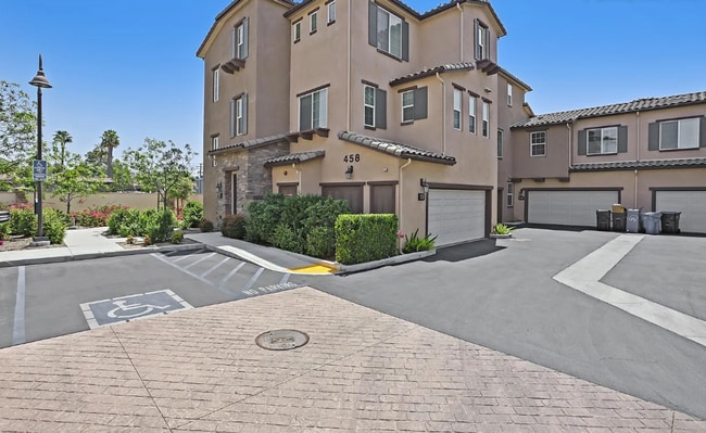 This gorgeous 3-bedroom, 3.5 bath townhome... - This gorgeous 3-bedroom, 3.5 bath townhome...