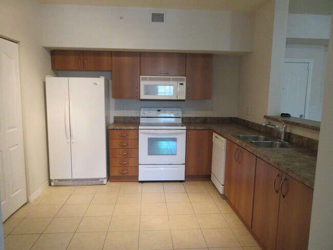 Photo - 250 NE 3rd Ave Unidad 1-213