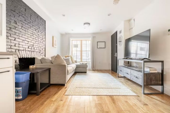 Building Photo - 546 Monroe St Unit 1 bed, 1.5 bath Brooklyn Apartment