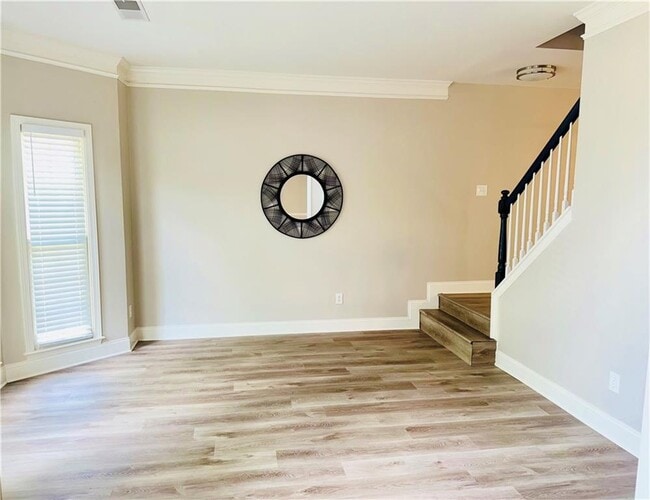 Photo - 2887 Montview Dr SW