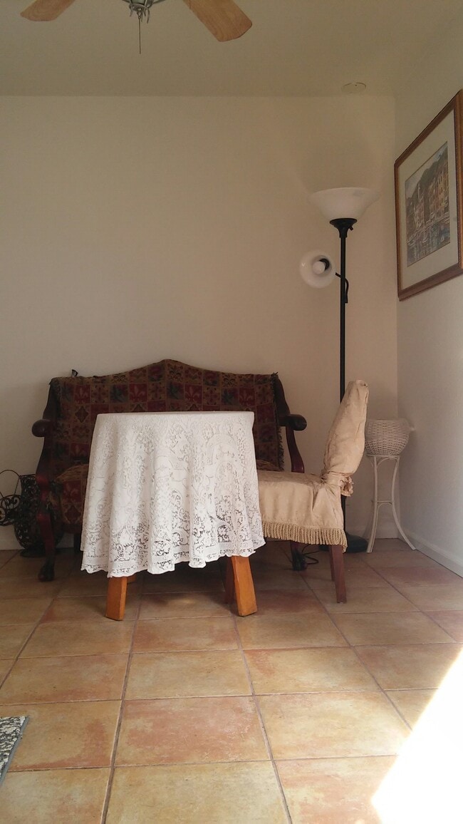 Living area - 504 Cliff St