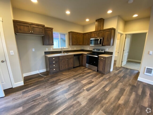 Building Photo - 54- 12th, Poplar Unit 54- 1240 NW Poplar ADU Rental