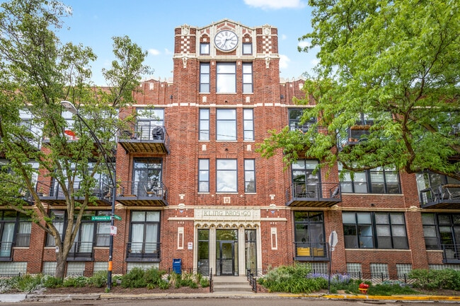 Building Photo - 2300 W Wabansia Ave Unit 231