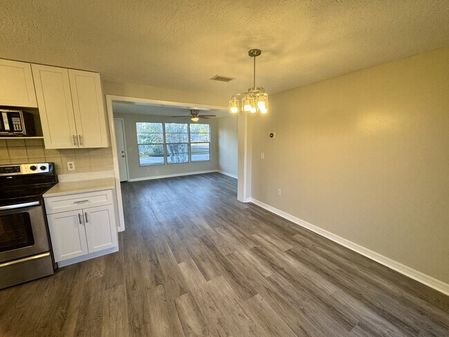 Photo - 403 Tillman Ave SW