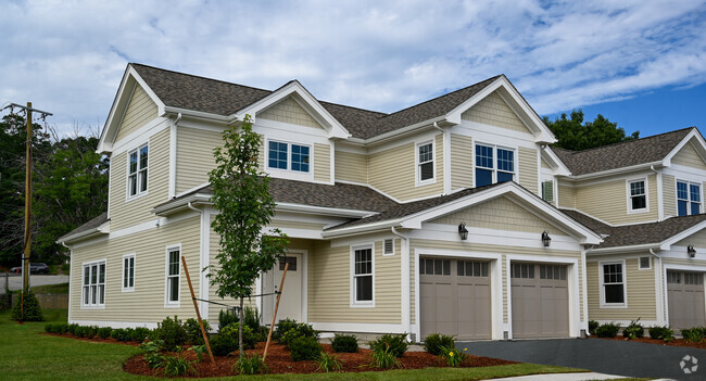 Building Photo - Townhomes at 285