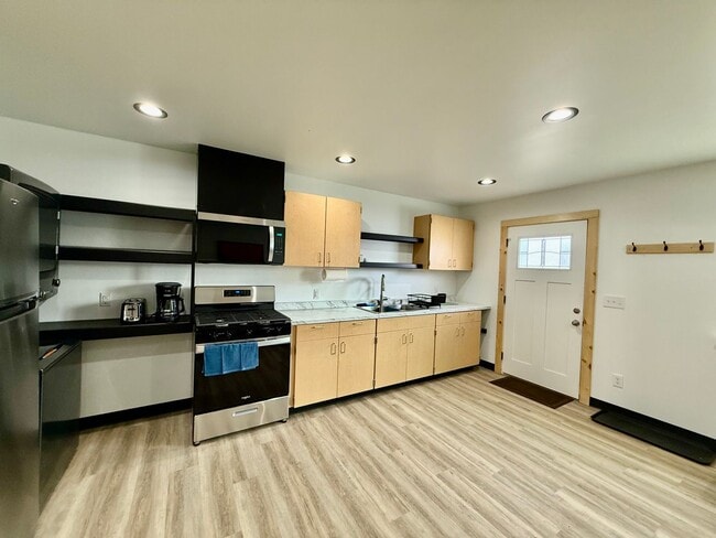 Photo - 46860 Isaak Rd Unit C