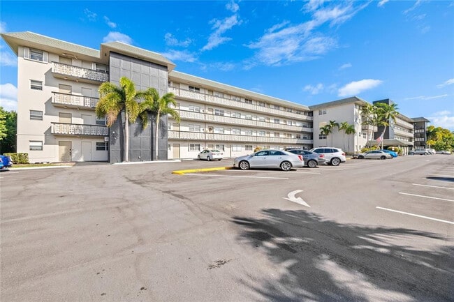 Photo - 941 Crystal Lake Dr Unit 405