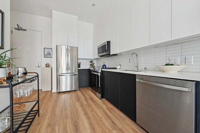 Evani 3223 Wilshire