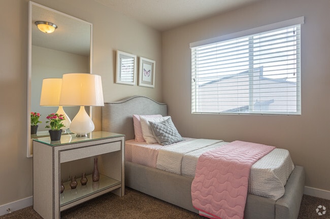 3BR, 2.5BA - 1,519 SF