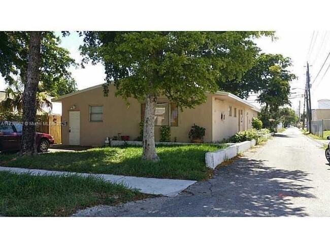 Building Photo - 1 bedroom in Hollywood FL 33020 Rental