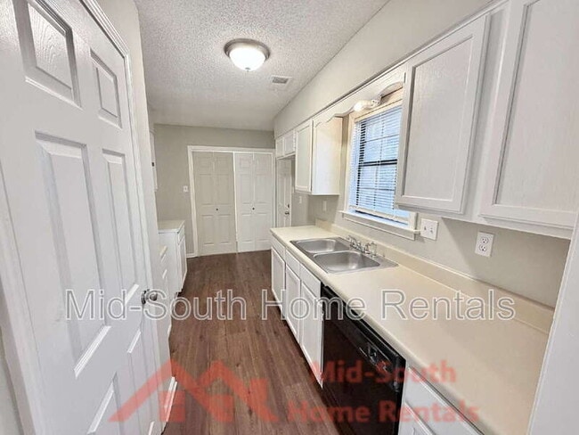 Photo - 6001 Cedarcrest Ct