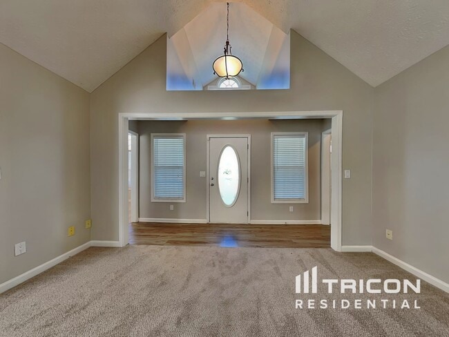 Photo - 2051 Meadowglen Ln