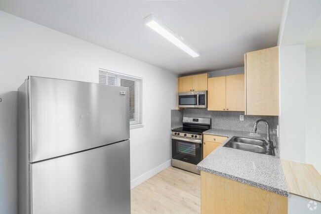 1BR, 1.5BA - Kitchen