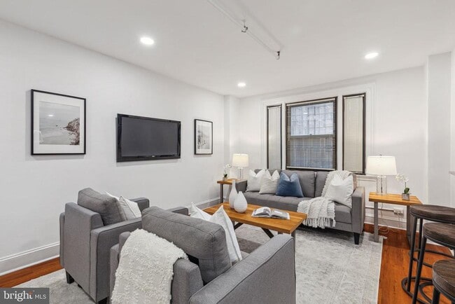 Photo - 2031 Locust St Unidad C100