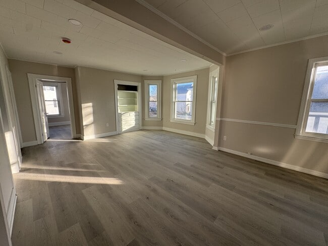 Photo - 494 Hevey St